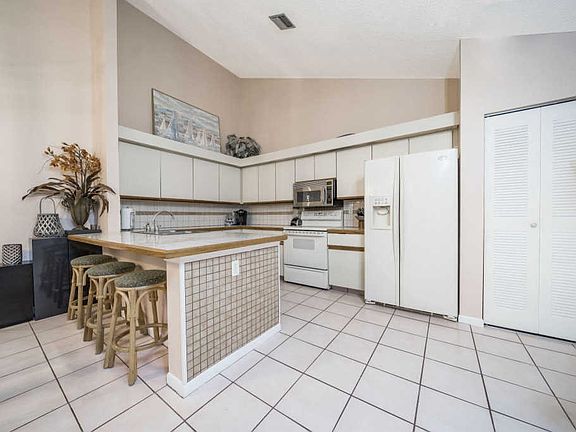 3rd image of 1210 Summit Place Cir APT C