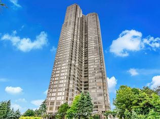 1 Palace Pier Ct #304, Toronto, ON M8V 3W9