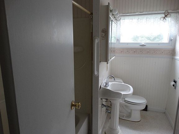 5th image of 404 Lynhurst Ave