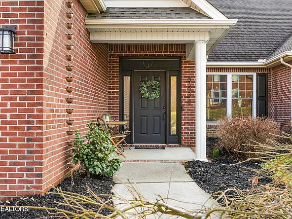 3rd image of 9434 Hickory Knoll Ln