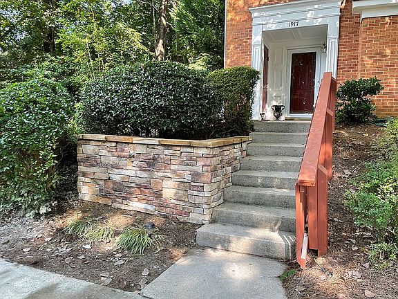 3rd image of 1917 Ivy Glen Dr SE
