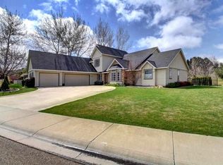 2935 N Whitehaven Pl, Eagle, ID 83616