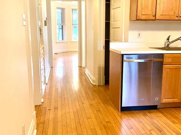 3308 N Lakewood Ave #1 — Photo 2