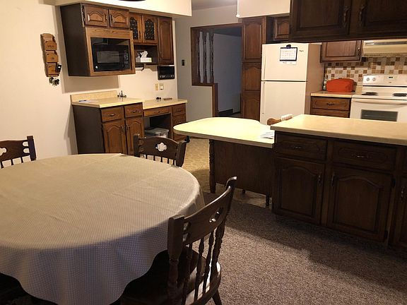 Dining/kitchen/built in desk