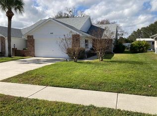 626 Woodview Dr, Tavares, FL 32778