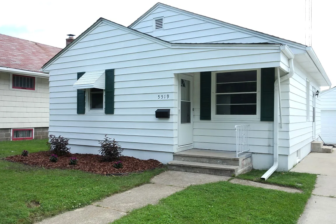 5519 31st Ave photo 1