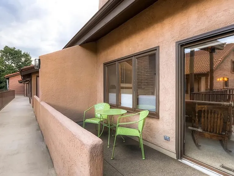 4415 Laguna Pl — Photo 2