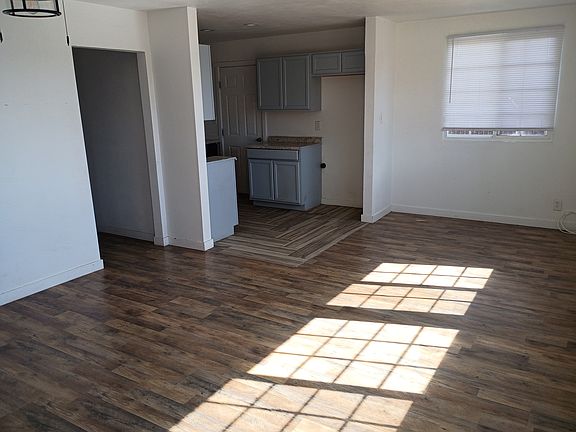 3rd image of 917 Kelly Dr