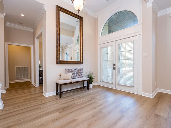 4th image of 49 Laval Cir