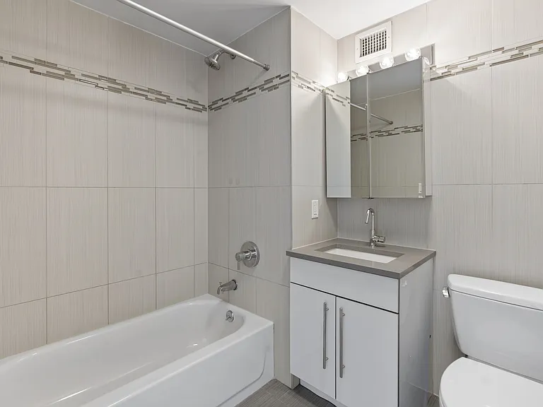 52-05 Queens Blvd #7F — Photo 15