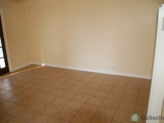 3rd image of 932 Camulos St
