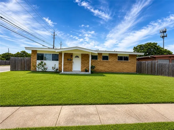 1302 Prince Dr, Corpus Christi, TX 78412