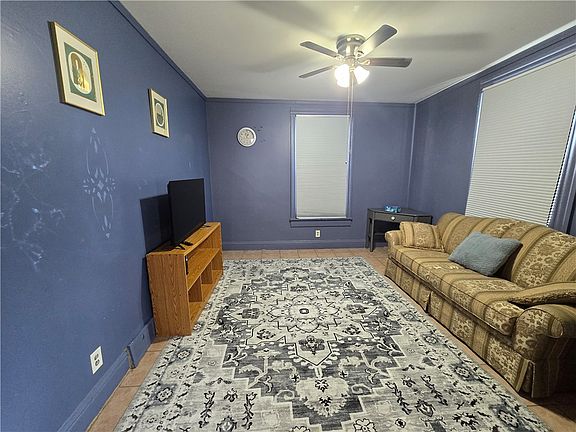 3rd image of 30 Flanders St