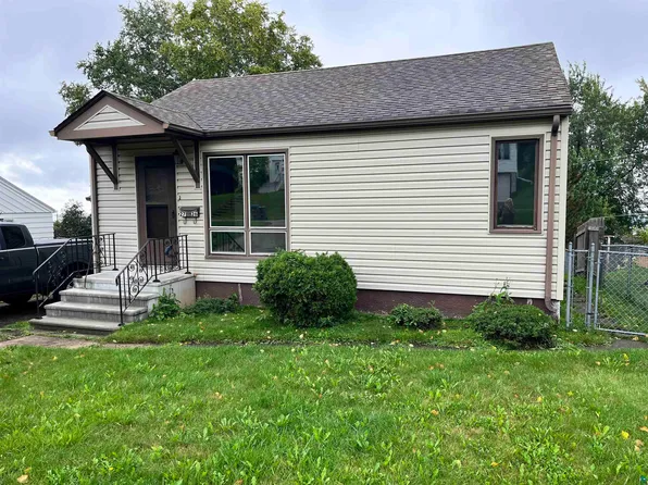 2726 W 15th St, Duluth, MN 55806