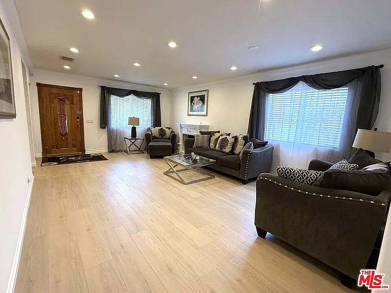 10109 Gloria Ave — Photo 7