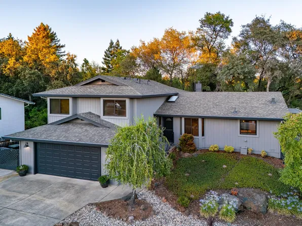 12574 Highland Dr, Auburn, CA 95603