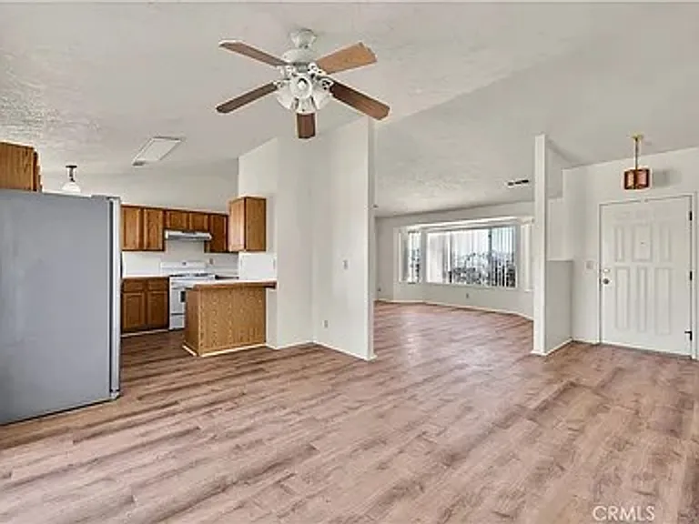 5464 Mariposa Ave — Photo 3