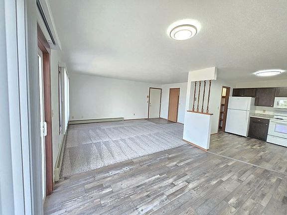 5th image of 2400 S Sycamore Ave #34