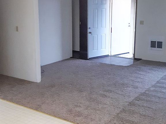 4th image of 3588 Railroad Ave