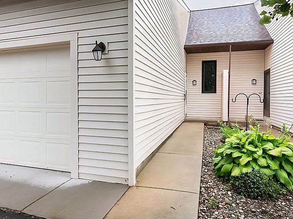 2671 Stonebluff Dr SW