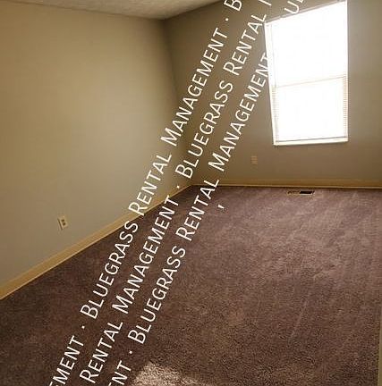 4th image of 3721 Trent Cir