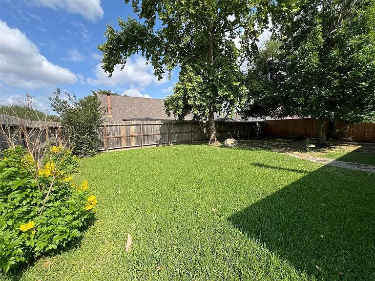 2134 Collingsfield Dr — Photo 15