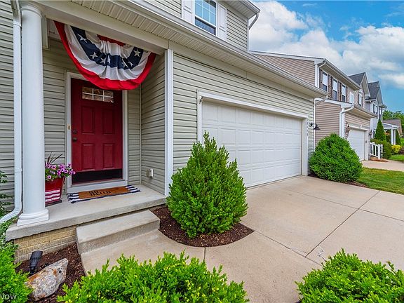 2nd image of 38448 Foxglen Ave