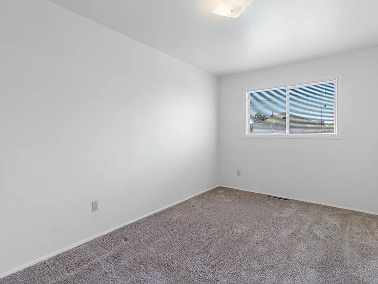 1344 Elmwood Cir — Photo 17