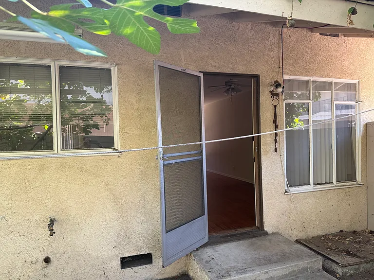918 W Huntington Dr #C — Photo 9