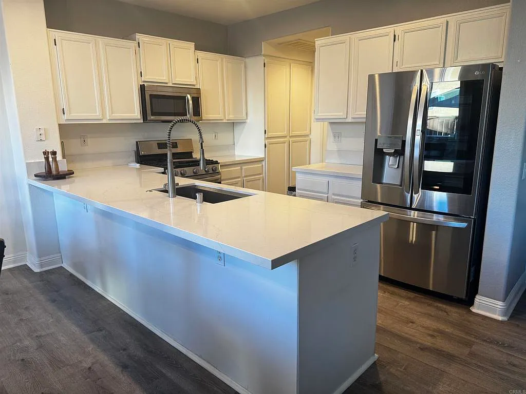 3 bed, 2.5 bath, 1767 sqft, $4,150 — Photo 4