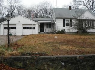282 Knotty Oak Rd, Coventry, RI 02816