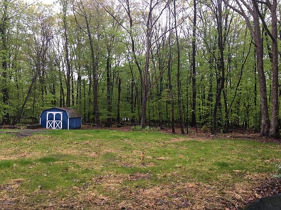 3rd image of 71 Wintergreen Cir