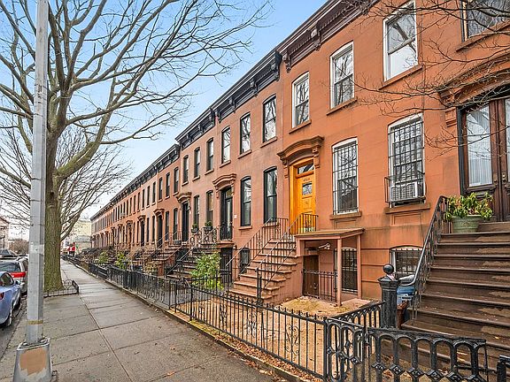 2nd image of 472 16th St #A