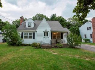 11 Mayflower Dr, Schenectady, NY 12306