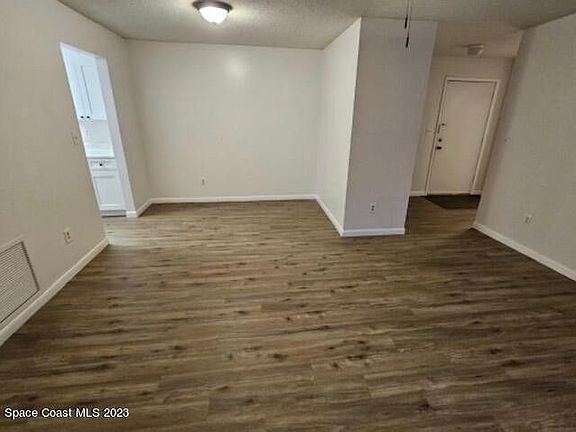 4th image of 3575 Sable Palm Ln Unit F