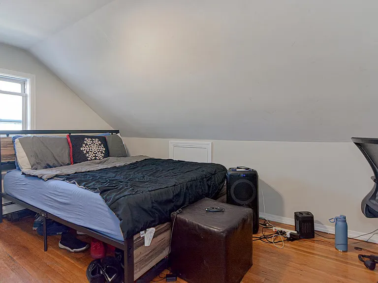 256 W 6th St #2 — Photo 17