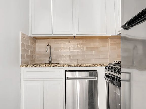 5th image of 240 E 76th St APT 14P