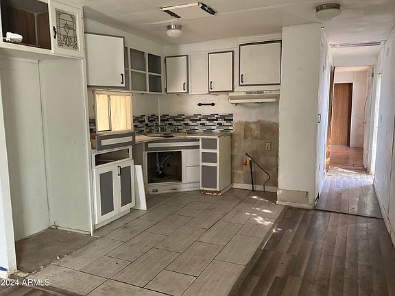 3rd image of 517 N Avenue A -- #20