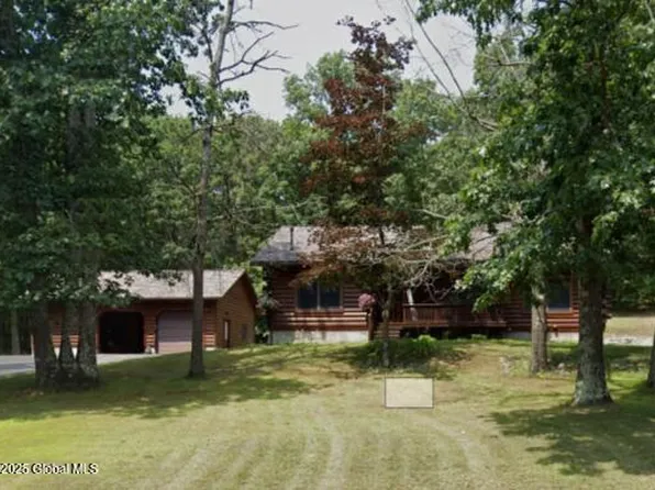 186 Oak Leaf Circle, Gloversville, NY 12078