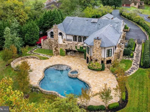 2 Piney Meetinghouse Ct, Potomac, MD 20854