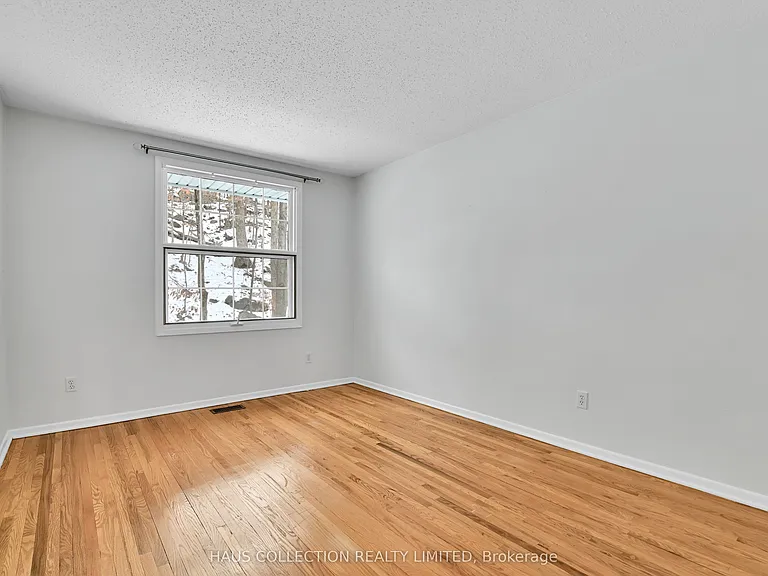 884 Walkley Rd — Photo 28