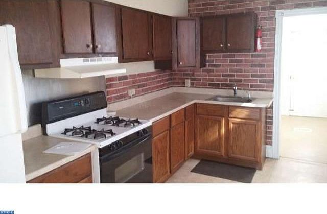 2nd image of 902 Rose St