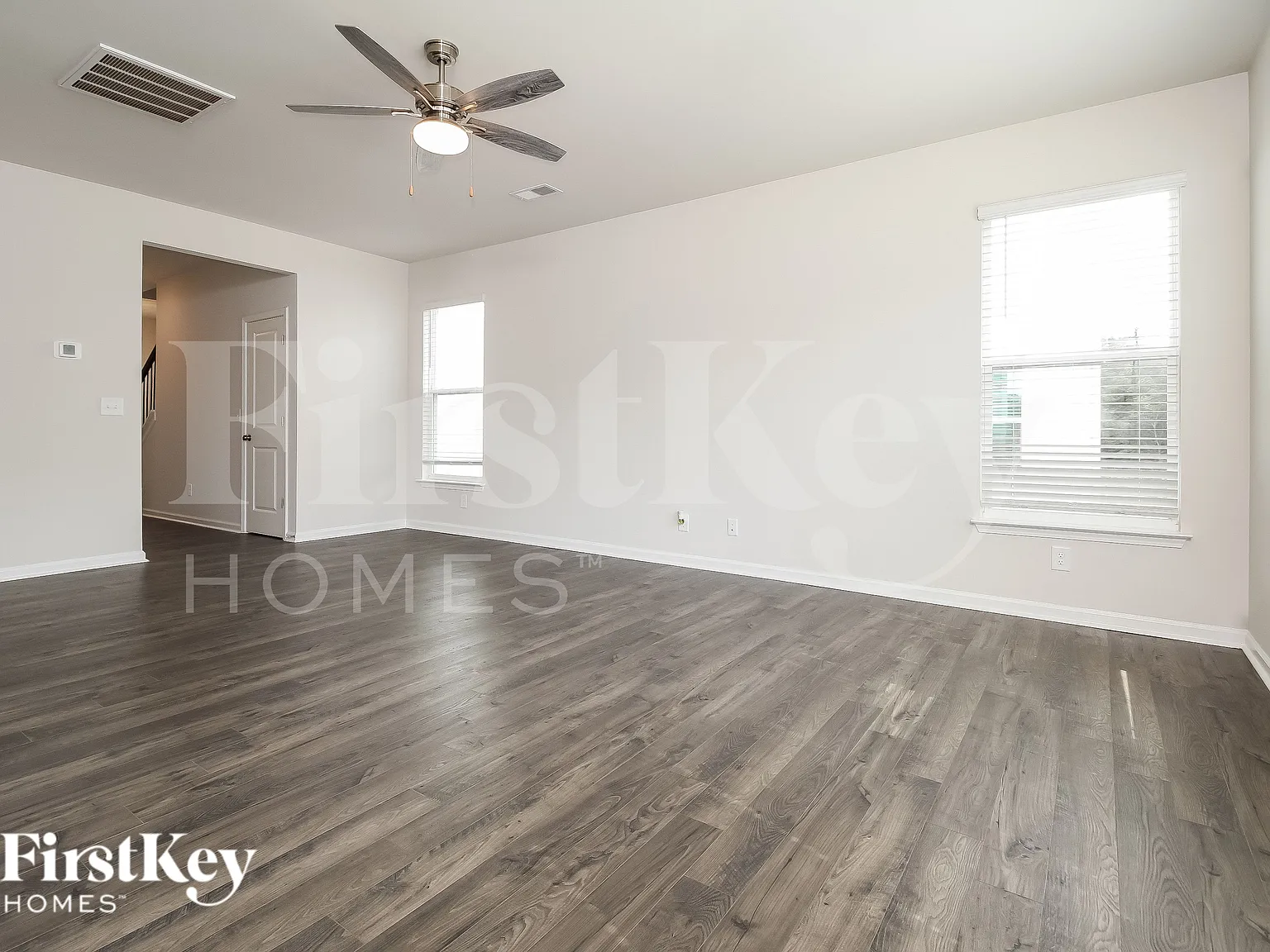 3 bed, 2.5 bath, 2250 sqft, $1,905 — Photo 2