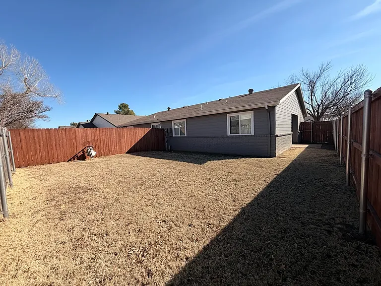 109 Akin Dr — Photo 4