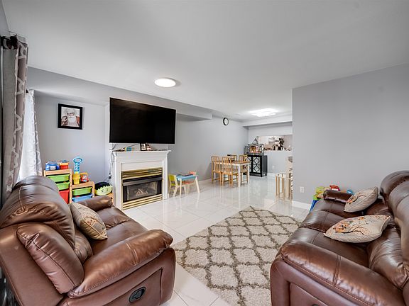 4th image of 13706 74th Ave #41