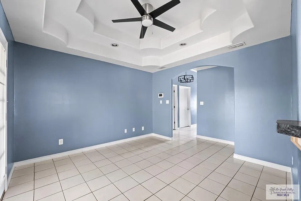 3 bed, 2.0 bath, 1272 sqft, $1,800 — Photo 3