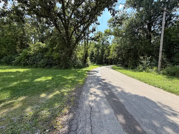 N Weaver Rd, Marshall, IL 62441