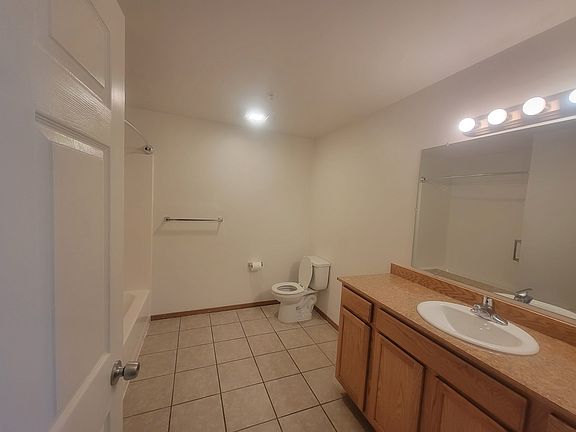 5th image of 1410 Worden Ave APT 106