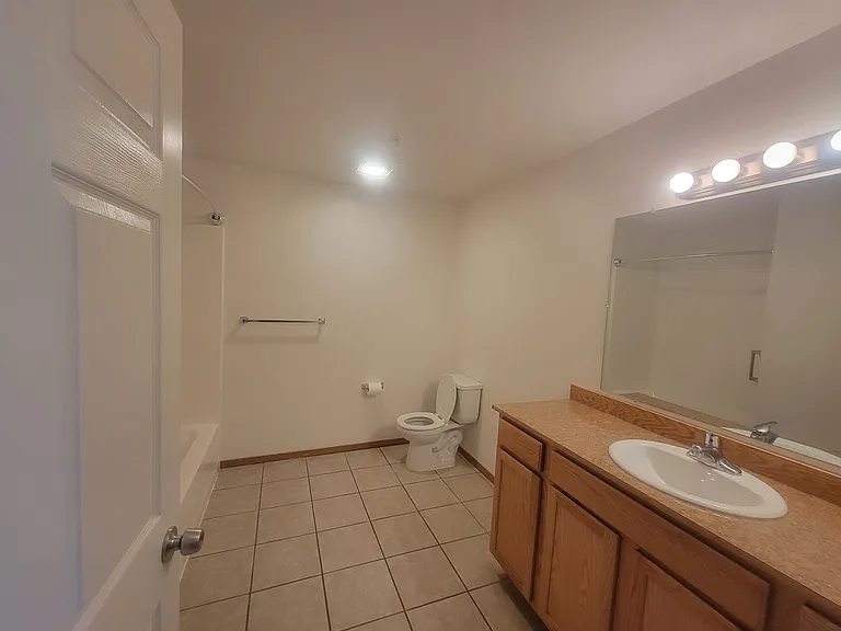 1410 Worden Ave #106 — Photo 5