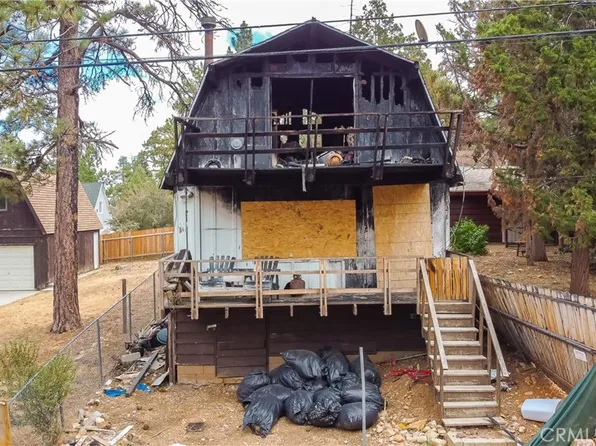 827 Wabash Ln, Sugarloaf, CA 92386